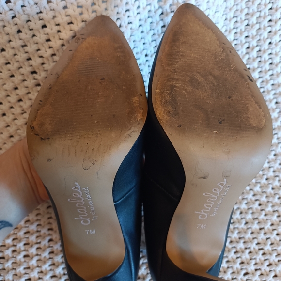 Black Pump Heels Pointed Toe Charles by Charles David - Picture 5 of 5